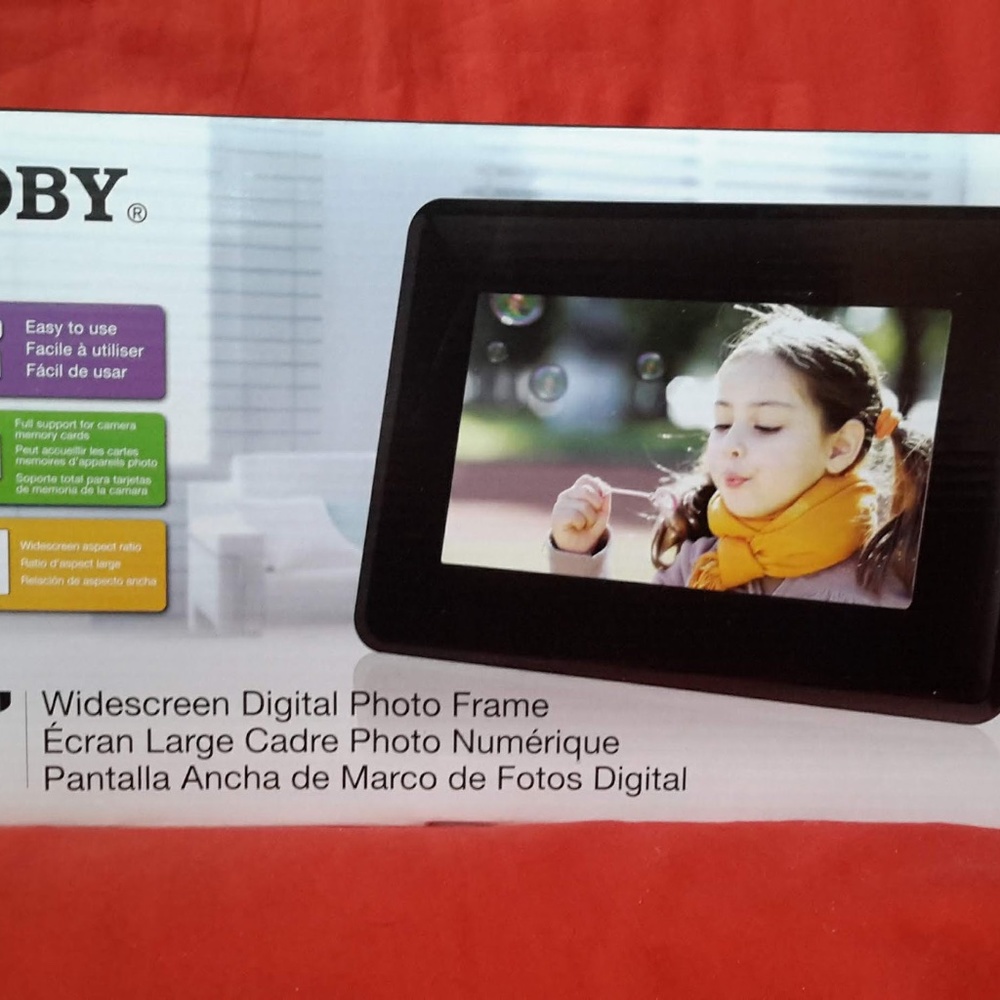 Coby Widescreen Digital Photo Frame Slideshow - Picture 2 of 6